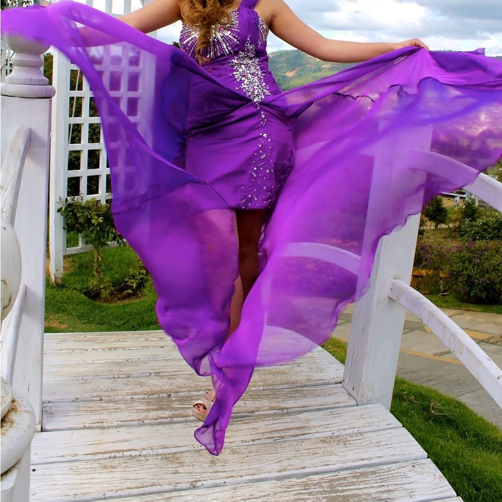 One shoulder purple prom/formal dress
